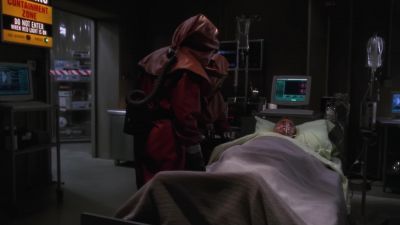 L'm administering .1 epi.
l don't know if this is going to work. - Stargate SG-1