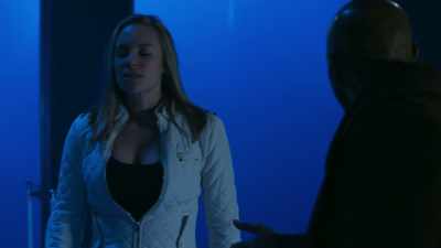 - L'm Carl durant, you must be--
- uninterested in small talk. - Deep Blue Sea 2