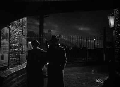 L'm going back. l'm going
to miss my train. - Brief Encounter