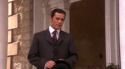 L'm very sorry
about your father, miss. - Murdoch Mysteries