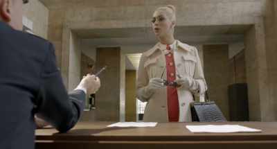 Lo chiami
e gli dica che c'è lady Kant. - Diabolik