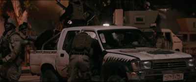 -Load 'em in. Load 'em in.
[Harper] Roger that. - Sand Castle