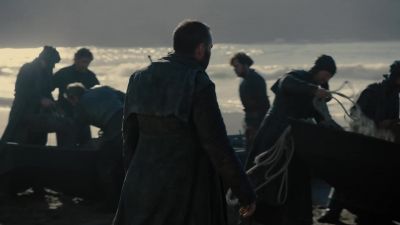 Load up. Load up, lads. Go on.
The tide's coming in. - Game of Thrones