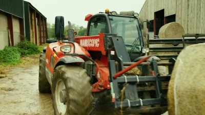 [loader rumbling loudly] - Tractor Ted