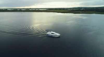 Local artist Stephanie Hanlon - World's Most Scenic River Journeys