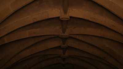 LOCAL HISTORIANS BELIEVE
THAT THIS UNDERGROUND CHAMBER - Lost Relics of the Knights Templar