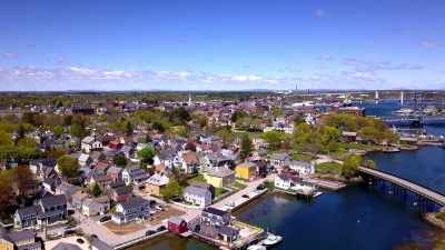 Located an hour
north of Boston, - Alien Abduction: Betty and Barney Hill