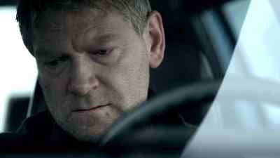 (LOCK CLICKS FOUR TIMES) - Wallander