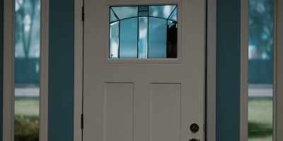 - [lock clicks open]
- [Stella] Front door open. - 9 Windows