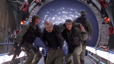 - Lock it up!
- Medical team! - Stargate SG-1