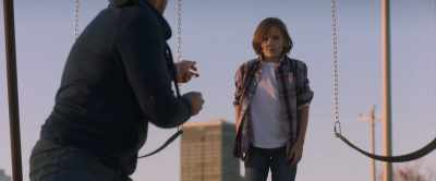 Logan, here! Take my keys,
get to the car, - The Unbreakable Boy