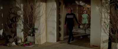 LOGAN : They're opening it.
Come on, we got to go. - Logan's Run