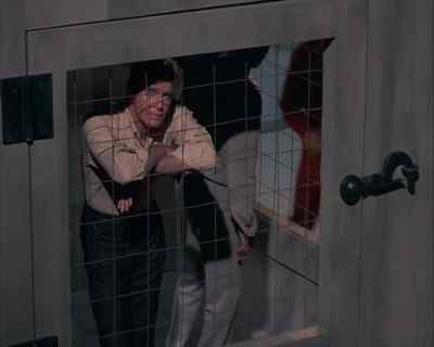 Logar.
Isn't that the cage
the s.I.D. Man had? - Land of the Giants