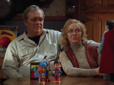 Lois has a pair of Superman pajamas - Lois & Clark: The New Adventures of Superman