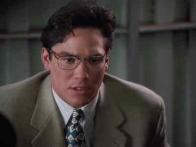 Lois, could you hand me a nail file? - Lois & Clark: The New Adventures of Superman