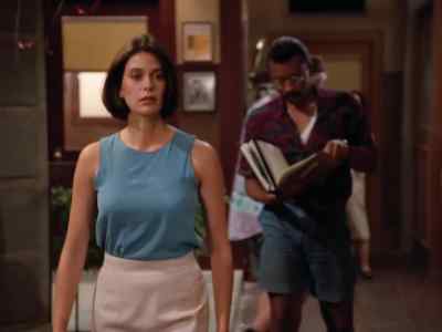 Lois. Lois, you alright? - Lois & Clark: The New Adventures of Superman