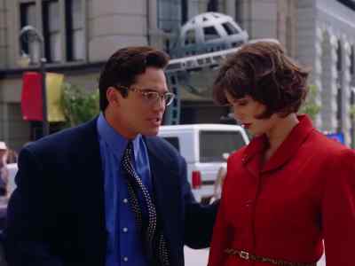 Lois? Lois, it's me, Clark. - Lois & Clark: The New Adventures of Superman