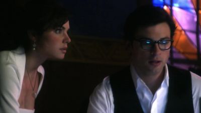 Lois, that's the Luthor mansion. - Smallville