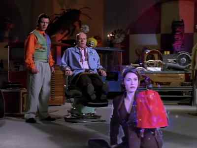 - Lois?
- What are you doing here? - Lois & Clark: The New Adventures of Superman