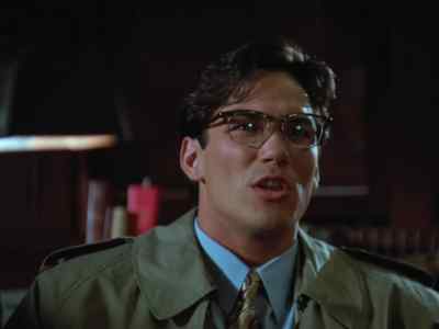 Lois, what's going on? - Lois & Clark: The New Adventures of Superman