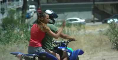 - Lola! I'm going!
- Wait, I'll come with you. - Carmen & Lola