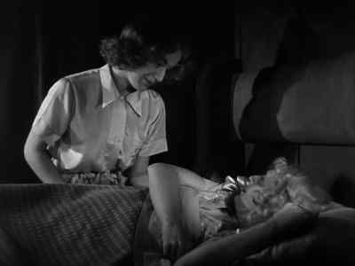 - Lollie.
- It's lonely up there, Mother. - Stella Dallas