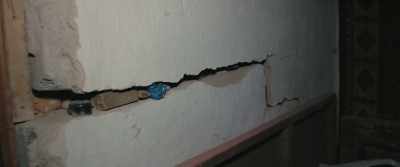 Look - a crack, in the wall. - Donbass