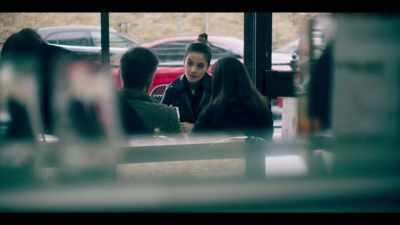 Look, a strawberry. - Informer