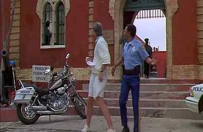 Look around you. - Weekend at Bernie's II
