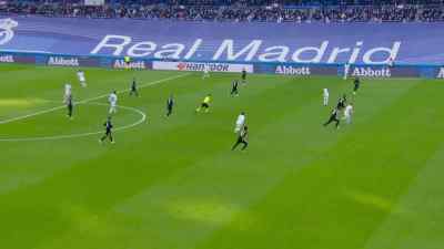 Look at Alaba!
Karim has it! He's in the area! - Real Madrid: Until the End