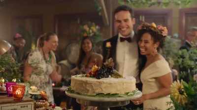 - Look at this cake! - Destination Love