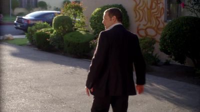 Look at that door. - Medium