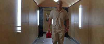 - Look at this guy.
- How the hell did he- - Universal Soldier