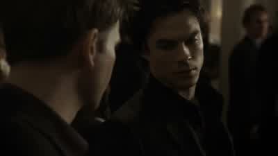 Look at his right hand. - The Vampire Diaries