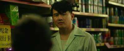 Look at me in the eye. Okay?
I need information. - Godzilla vs  Kong