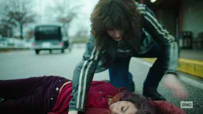 Look at me! Hey, hey, wake up!
Hey, Maggie! - NOS4A2