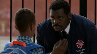 Look at me. - Chicago Fire