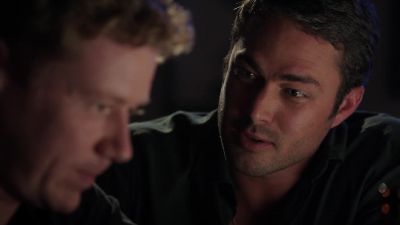 Look at me. - Chicago Fire
