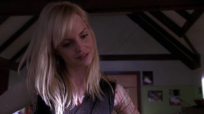 LOOK AT
MY EXPRESSION. - Six Feet Under