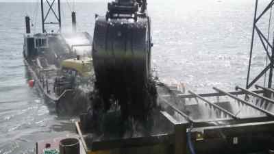 Look at this right here, man! - Bering Sea Gold