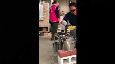 Look at his technique carefully.
In order for him to change the shape, - Incantation
