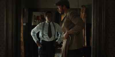 - Look at that, Doaker. Don't he look nice?
- Mm-hmm. That's a nice suit. - The Piano Lesson