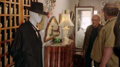 -Look at that. Look at that.
-That's a blast from your past. - Prop Culture
