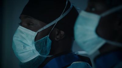 Look at that. - The Resident