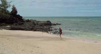 Look at the bird. Look, Paddy. - The Blue Lagoon