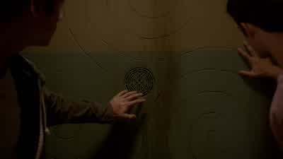 Look at the cracks in the wall. - Teen Wolf