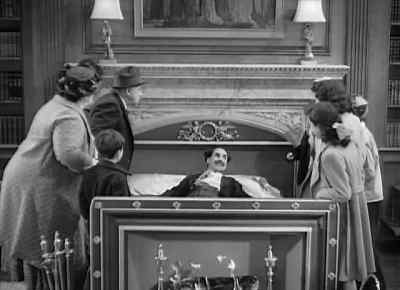 Look at the funny man! - The Big Store