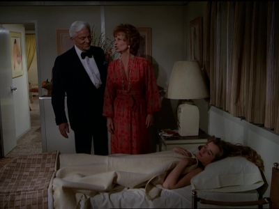 Look at the poor darling. - The Love Boat