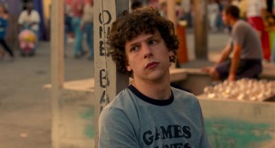Look at the shape of her ass - Adventureland
