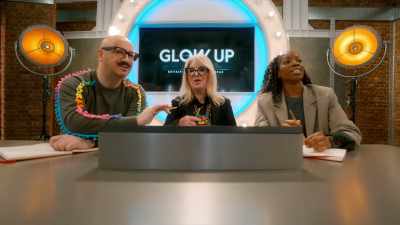 Look at the way
she's whipping through that prosthetic. - Glow Up: Britain's Next Make-Up Star